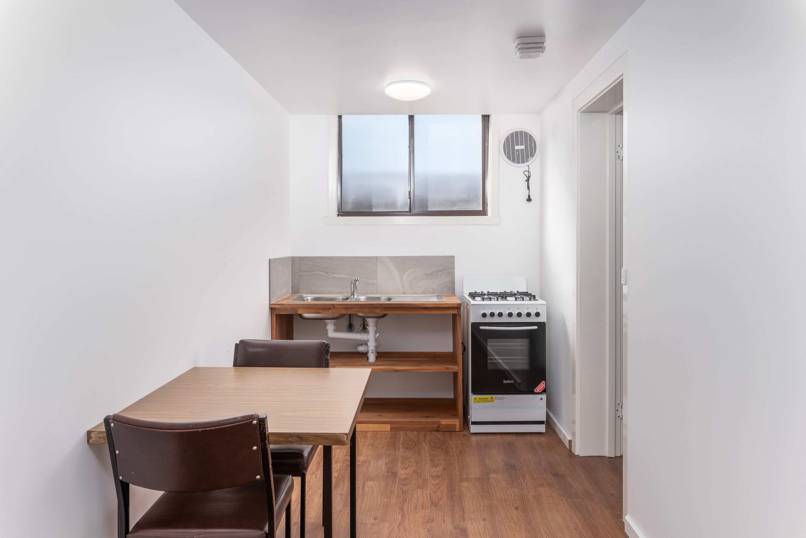 1BR kitchen